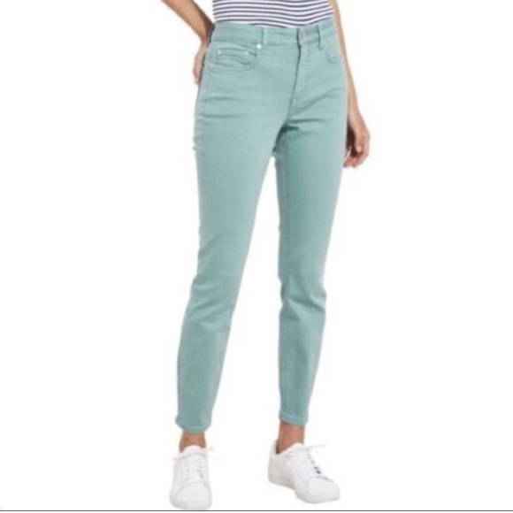 Vineyard Vines Jamie High-Rise Garment-Dyed Jeans - Picture 8 of 12